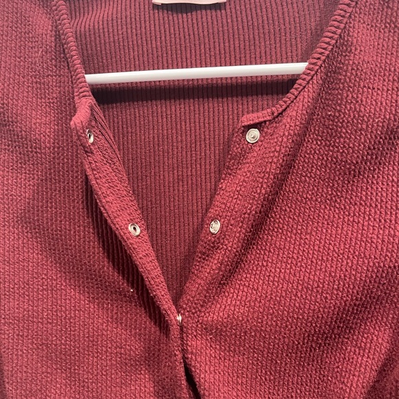 Maroon Long Sleeve Crop Top Burgundy Long Sleeve Button Down Shirt Size Large - Picture 7 of 10